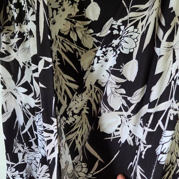 EUC INC INTERNATIONAL CONCEPTS WHITE BLACK FLORAL SURPLICE SLINKY MIDI DRESS M - Picture 9 of 15